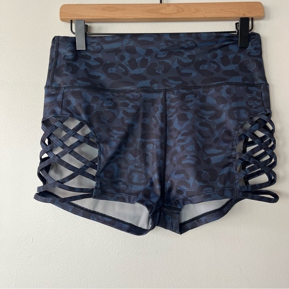 Unbranded Athletic Shorts Cut Outs Animal Print Large - Picture 1 of 6